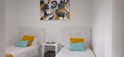 Casa dos Sinos Beach Apartment 1 with Roof Terrace