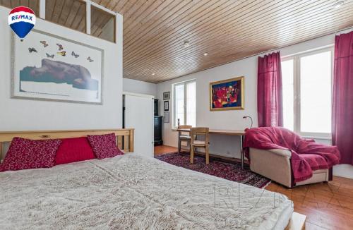 Postel nebo postele na pokoji v ubytování Cozy Apt by Port, Old Town and Sea with free parking!