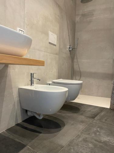 a bathroom with a sink and a toilet at Casa Luna 23 in Monopoli