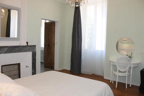 Postel nebo postele na pokoji v ubytování Les loges de la suite