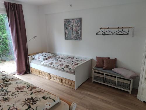 Ένα ή περισσότερα κρεβάτια σε δωμάτιο στο City Nest - Große gemütliche Ferienwohnung mit Terrasse, zentral gelegen, für Paare, Familien und Hunde!