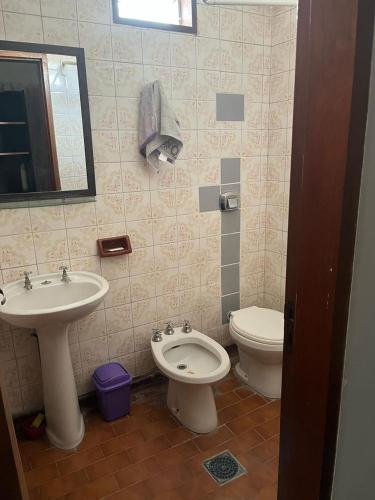 a bathroom with a sink and a toilet at El Refugio House in Maipú