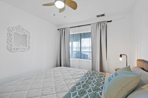 a bedroom with a bed and a window at Lakefront, Private dock, ensuite-unit, King bed, Free EV charger, Boat Friendly in Lower Lake