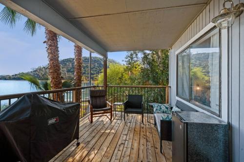a screened in porch with a view of the water at Lakefront, Private dock, ensuite-unit, King bed, Free EV charger, Boat Friendly in Lower Lake