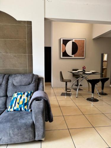 Χώρος καθιστικού στο AMPLIO APARTAMENTO, en Cerezos 1 Quetzaltenango