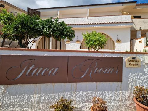 a sign on a wall in front of a building at Itaca Rooms Palinuro in Palinuro