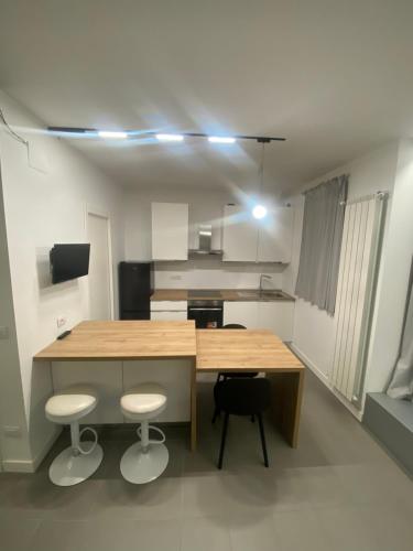 a kitchen with a wooden table and two stools at BB Lucent Center in Avellino
