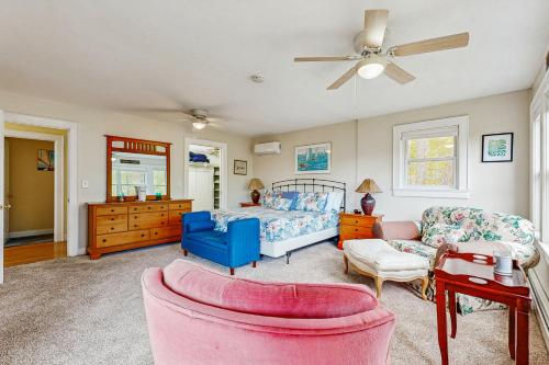 a bedroom with a bed and two chairs at The Betty in Jackson