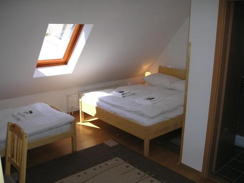 Postel nebo postele na pokoji v ubytování Penzion Romance