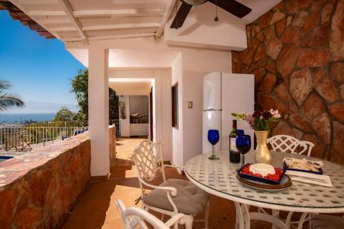 Балкон или терраса в Villa Bella Bed & Breakfast Inn