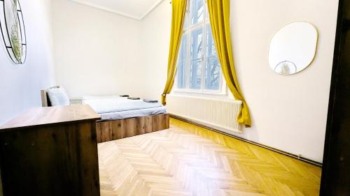 Postel nebo postele na pokoji v ubytování Spacious Rooms - 15 Min from Airport & City Center, 5 Min from Vienna Main-Bus Station EZ9