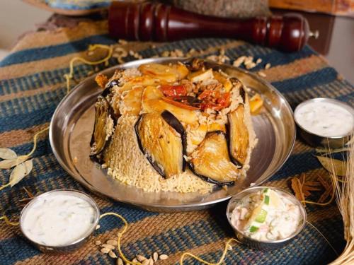 Yetişkin otelinde veya yakınında yiyecek