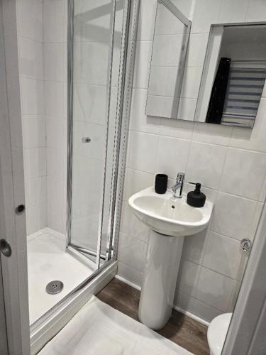 The Cosy Nest - Short Let in Salford photo 4
