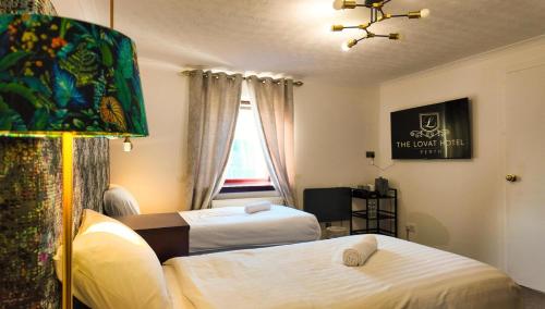 Postel nebo postele na pokoji v ubytování The Lovat Hotel