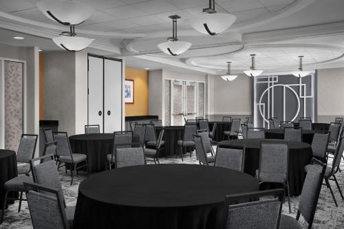 a conference room with tables and chairs at Hotel Indigo Jacksonville-Deerwood Park by IHG in Jacksonville