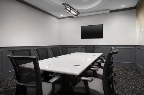 a conference room with a white table and chairs at Hotel Indigo Jacksonville-Deerwood Park by IHG in Jacksonville