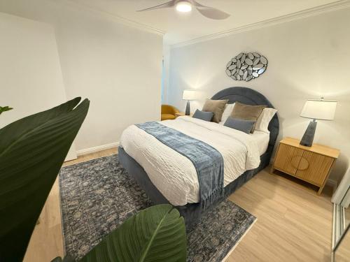 Katil atau katil-katil dalam bilik di Redondo Oceanfront Gem 2BR BA Balcony & Parking 335