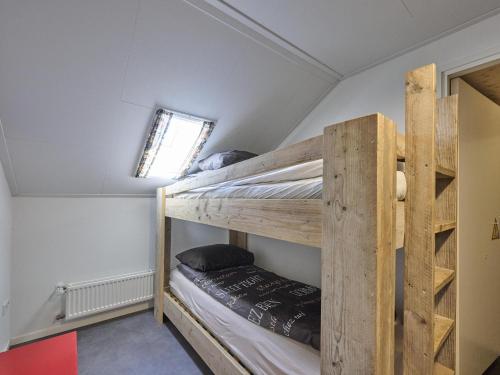 a couple of bunk beds in a room at Bouwhoeve in Elsendorp