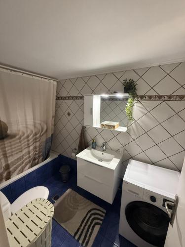 Chroma apartment