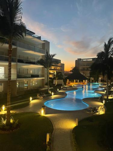 a large pool with lights in front of a building at Departamento de Lujo & Club de Playa in Acapulco