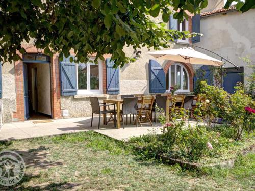 Gîte spacieux avec jardin arboré et jeux enfants, à proximité de St-Etienne et Lyon - FR-1-496-147