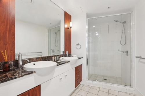 Ένα μπάνιο στο Surfers Paradise 2 bedroom Oasis