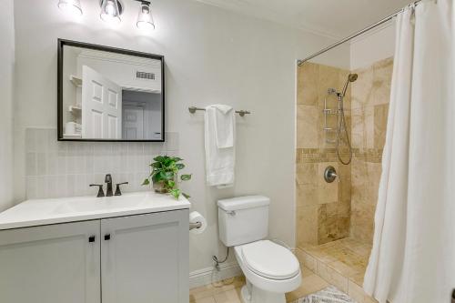 Un baño de Coastal Home in Dana Point near Laguna Beach