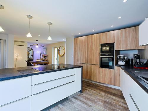 Photo de la galerie de l'établissement Maison familiale à Toulon proche plage - FR-1-599-118, à Toulon