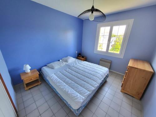 Maison paisible avec jardin, garage, WiFi, proche plage et commerces
