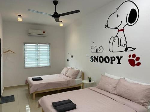 Una cama o camas en una habitación de BBF Cozy Hub
