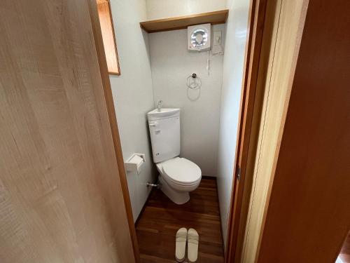 Un baño de 閑静な立地 繁華街とコンビニ バス停徒歩圏内 奄美 Guest House iroha 1日1組 2025年5月 Open Quiet Location Near Downtown One Group Per Day