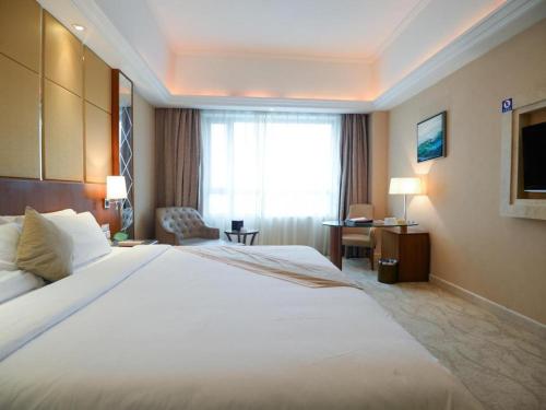 Postel nebo postele na pokoji v ubytování Regency Hotel