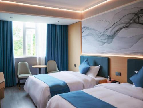 Postel nebo postele na pokoji v ubytování Jintone Hotel Beiliu Yongan Branch
