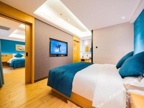a bedroom with a large bed and a large mirror at Xian Katie Eastman Hotel in Xi'an