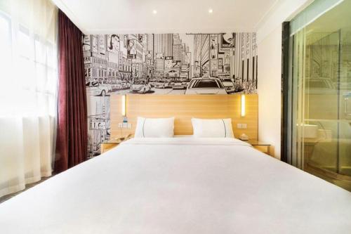 a bedroom with a large white bed in a room at City Comfort Inn Zhongshan Lihe Square Walmart Branch in Zhongshan
