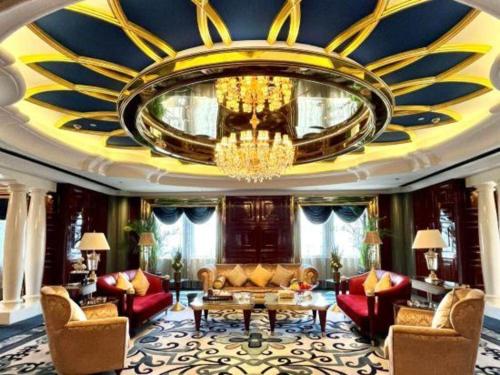 a large living room with a large chandelier at Tongxiang Inspirock Hotel in Jiaxing