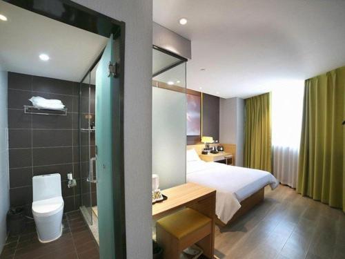 Phòng tắm tại IU Hotel Shijiazhuang Development Zone Tianshanhaijie East 4th Provincial Hospital
