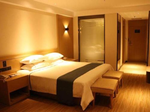 Postel nebo postele na pokoji v ubytování City Comfort Inn Zhanjiang Xuwen Port Wharf Passenger Station