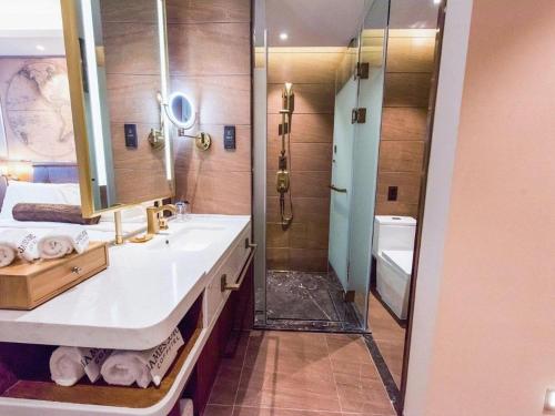 a bathroom with a shower and a sink at James Joyce Coffetel Changchun People's Square in Changchun