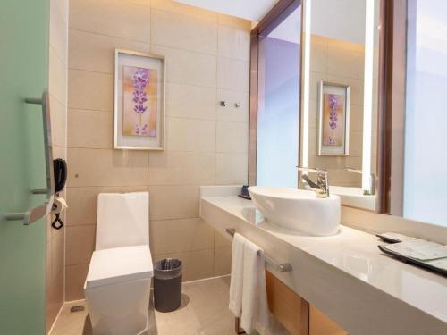 a bathroom with a sink and a mirror at Lavande Hotel Changsha South High-speed Railway Station Xiyingmen in Changsha