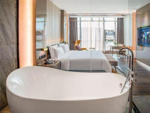 Katil atau katil-katil dalam bilik di Tomeet Hotel