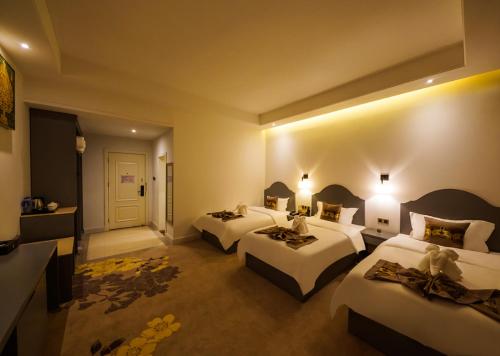 Ένα ή περισσότερα κρεβάτια σε δωμάτιο στο JING LAND HOTEL