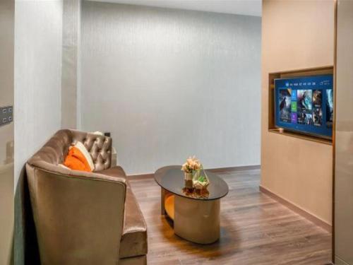 Ruang duduk di Tomeet Hotel
