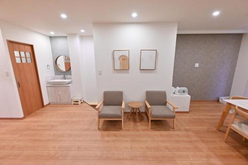a waiting room with a table and two chairs at Skytree Luxury Villa - 2025 New, to Skytree, Direct Airport Access in Tokyo