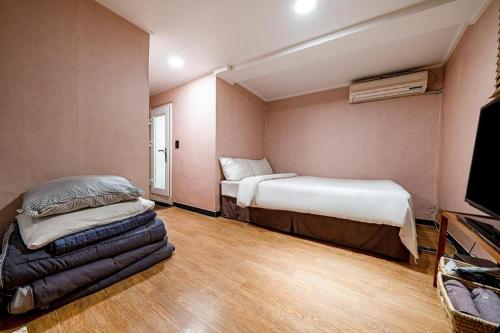 Ένα ή περισσότερα κρεβάτια σε δωμάτιο στο SULLA STAY