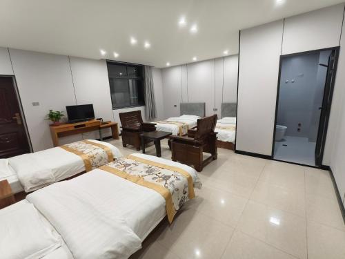 Postel nebo postele na pokoji v ubytování Huashan Gehui Hotel