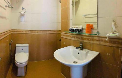 Bilik mandi di Whale Ocean View Hotel
