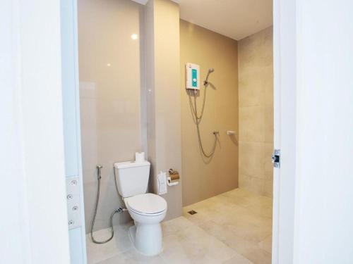 a bathroom with a toilet and a shower at B2 Korat Boutique and Budget Hotel in Ban Pra Dok