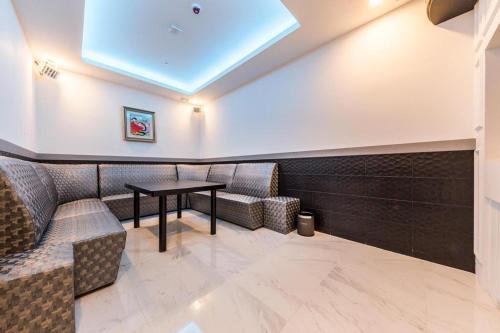 a waiting room with a table and chairs at CS Premier Hotel in Seoul