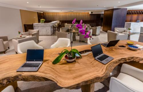 Ruang duduk di Blue Tree Premium Alphaville